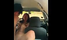 超爽车震：弯吊男和女友车震，无套猛艹，肏得女的哇哇大叫，舒服惨了