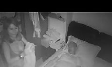 黑客破解家庭网络摄像头偷拍 最强父女乱伦孝顺女儿悉心照顾病父晚上还要满足他的性需要