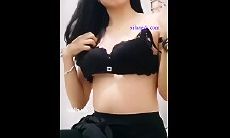 最新【原档泄密】学妹泄密，眼镜妹又害羞又享受，无套插入，认真品尝男友的大鸡巴