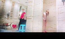 洗浴中心内部员工偷拍多位大奶子美女洗澡❤️还有一位女神级的少妇身材好大长腿