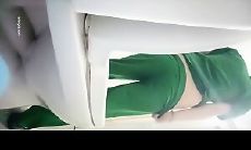 厕拍美容院女厕高清后拍白虎护士姐姐尿尿菊花附近有点痒不停用手抠