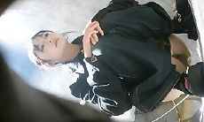 厕拍大神酒吧女厕所全景偷拍女神级少妇人美B更美