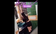十二月流出【精品厕拍】BMW收费群十三 女厕高颜值美女补光偷拍