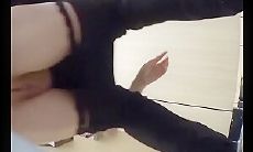 女厕偷拍系列多位美女嘘嘘 女店员竟然还是一个无毛的白虎
