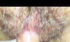 情侣激情性爱啪啪女 近距离观赏肉棒插入骚逼的场景，阴毛旺盛冲击力十足，内射时鸡巴射精瞬间抖动太刺激了