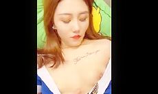极品反差婊 高颜值美女，被无套大屌插入嫩逼，一阵疯狂猛艹，啊啊啊狂叫，超爽内射，拔吊而出