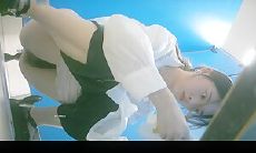 餐厅女厕所全景偷拍几位女神级的小姐姐 人美BB也嫩