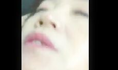 极品熟女 气质十足，大肥逼老逼有味道，主动把无套的大屌塞进自己的老逼中，被狂艹的哇哇大叫