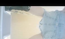 女厕所偷拍后拍几位高颜值美女尿尿 人美B更美