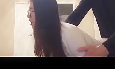 青春美眉 往下一点 呜呜慢一点 加州大学圣地亚哥分校留学生 被男友小穴舔的受不了操的捂着嘴不敢大声叫最后口爆颜射一脸