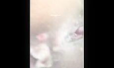 大神办公楼女厕所近距离贴B拍美女同事的鲍鱼