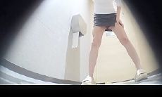 七月夜总会女厕高清后拍 小姐尿尿外阴唇很长的水晶高跟鞋美女擦经血