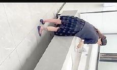 7月厕拍大神 某机构女厕所变焦高清偷拍几个少妇的逼逼
