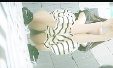 六月新厕拍写字楼女厕前后景双镜头偷拍 白领姐姐尿尿健美裤靓妹痔疮有点严重