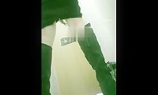 六月新流出KTV女厕前后景拍摄 小姐尿尿几个没长啥毛的白虎妹子