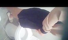 极品厕拍快餐店公共女厕连续偷拍多位美女气质小姐姐方便，尿个尿还把奶罩子亮出来