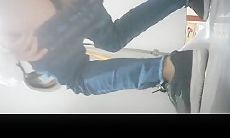 女厕偷拍洗手间蹲厕几个颜值妹背对镜头尿尿撅屁股擦B