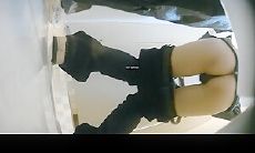 商场厕拍女厕所全偷拍 几位高颜值小姐姐各种姿势嘘嘘