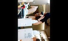 澡堂子偷拍白皙小妞撅起来屁股 浓密穴毛碾压旁边闺蜜大黑B