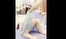 大奶小姐姐吃鸡足交 你夹的好紧宝宝 身材丰满皮肤白皙 白虎鲍鱼肥美 被小哥大力猛怼 后入冲刺 射了一屁屁