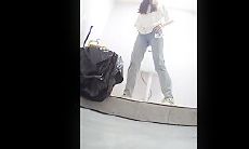 商场女厕所全景偷拍 白衣女的的极品小黑鲍