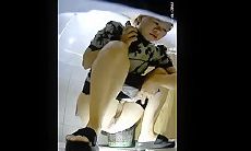 KTV女厕手电补光偷拍 多位漂亮小姐姐的各种极品鲍鱼
