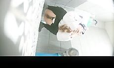 1月流出写字楼女厕前后景偷拍 文员白领姐姐尿尿颜值挺高的气质宝妈
