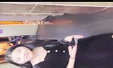 厕拍牛人酒吧女厕搭讪 酒吧偷拍颜值美女上厕所尿尿后门口等候搭讪要微信