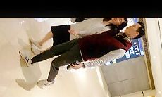 女厕偷拍万达广场尾随白衫黑裙披肩发美女 细软的阴毛被嫩穴浇湿成两条线