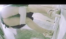 一月最新流出 厕拍大神给KTV送酒潜入女厕偷拍逼毛非常浓密性感的圣罗兰高跟凉鞋美女