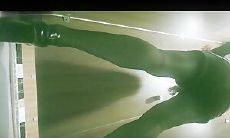 十二月 魔手厕拍酒吧女厕后拍（模特级黑丝）白裙娃娃脸靓妹逼洞真大