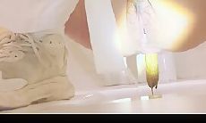 十二月最新厕拍闯拍 写字楼女厕尾随几个白领姐姐进女厕开着闪光灯拍她们的逼