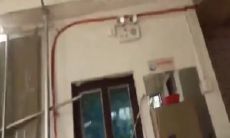 城中村吃快餐 你毛好少 操有几分姿色的牛仔裤小少妇 扒了裤子就开车