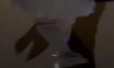 极品萝莉，被PUA大叔按倒在床，火辣输出，小嫩穴被大鸡巴肆意打桩！