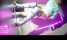 KTV女厕手电补光偷拍 几位美少妇的极品肥鲍鱼
