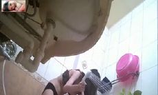 邪恶的房东暗藏摄像头偷窥美女租客洗澡