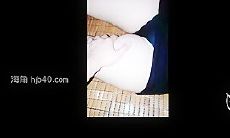 《姐弟乱伦》姐姐自慰被我发现 我威胁她一开始还不愿意 后面被我强上了就乖乖服软了