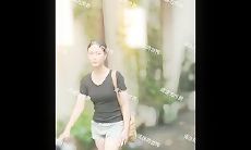 九月新流出步行街路边公厕手持偷拍 到几个青春靓丽美女尿尿蹲着拍被发现幸好跑得快