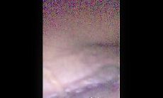 女厕贴逼偷拍自带补光的设备抄底大学妹子尿尿，小逼真的很好看，想直接舔上去