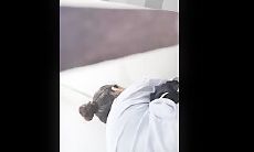 女厕偷拍怼B特写淡蓝色衣服的丸子头舞蹈生，只拍到了学妹嫩得出水的菊花