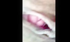顶级贴逼特写偷拍公司女厕抄底偷拍几个女同事的逼专心看手机的极品实习生学姐抄底她的嫩逼脸看着很高冷