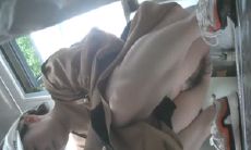 学院女厕偷拍长裙白帽美女 极粉的唇里面露出鲜嫩的肉核