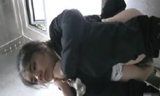 大学校园女厕全景偷拍多位漂亮学妹嘘嘘各种美鲍轮流呈现2