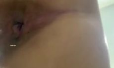 酒店女厕偷拍黑裤少妇 高清贴逼拍摄逼毛根根清晰