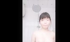 卫生间暗藏摄像头偷拍白白嫩嫩的表妹洗澡⭐这洗鲍鱼的手法让人有点把持不住