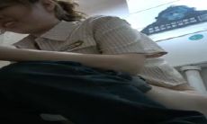 四月最新流出大学城附近商圈KTV女厕 偷拍来唱K的学妹尿尿碎花裙眼镜妹刚吃完东西嘴还在动