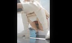 商场女厕全景偷拍 漂亮长筒靴小姐姐光滑粉嫩一线天鲍鱼