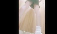 8月新流出 私房大神极品收藏 商场女厕全景后拍系列 短裙靓妹的性感小蜜桃臀