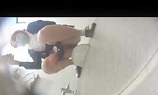 厕拍大神潜入 商业大厦写字楼女厕手持设备移动偷拍白领OL姐姐尿尿牛仔裤靓妹闻闻擦逼纸的味道