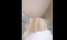 七月最新商城女厕偷拍！漂亮御姐女神如厕！露出雪白大屁股  盗摄过程刺激